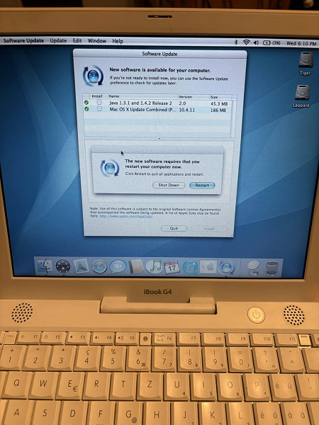 Такое может только Apple: выпущенный 23 года назад Apple iBook G4 до сих пор скачивает обновления с серверов Apple